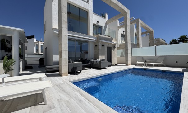 Sale - Detached Villa -
Lomas de Cabo Roig