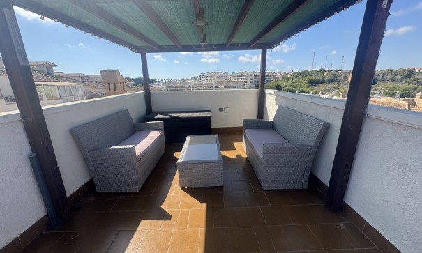 Videresalg - Fritliggende villa -
Villamartín