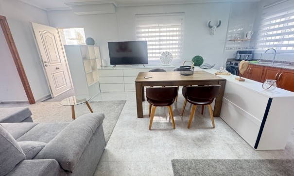 Videresalg - Fritliggende villa -
Villamartín