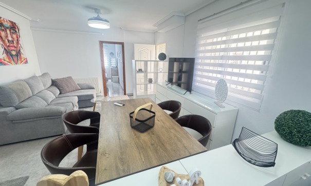 Videresalg - Fritliggende villa -
Villamartín