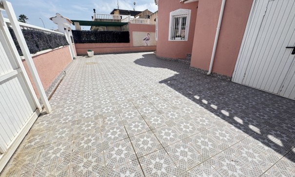 Sale - Detached Villa -
La Florida