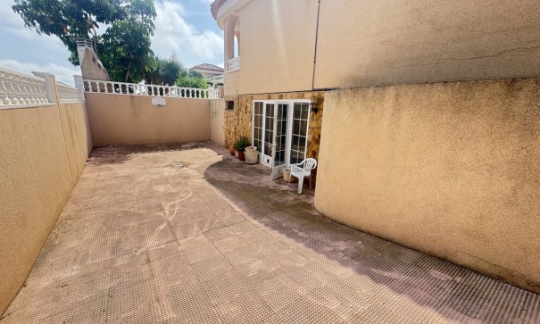 Venta - Chalet Independiente -
San Miguel de Salinas