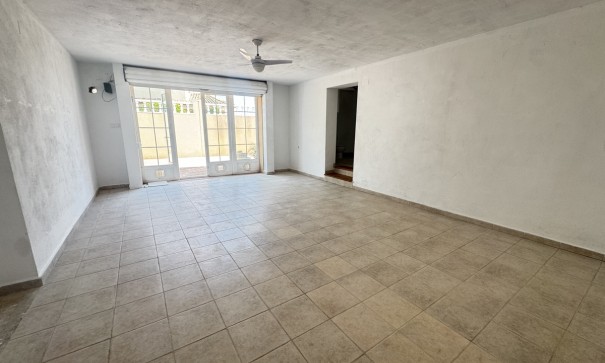 Venta - Chalet Independiente -
San Miguel de Salinas