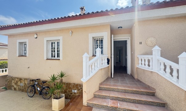 Venta - Chalet Independiente -
San Miguel de Salinas