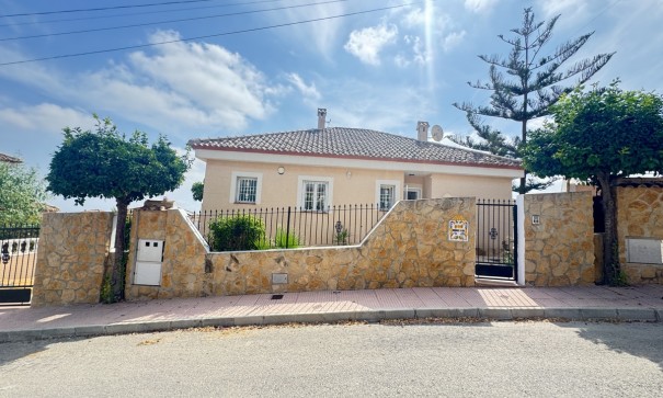 Venta - Chalet Independiente -
San Miguel de Salinas