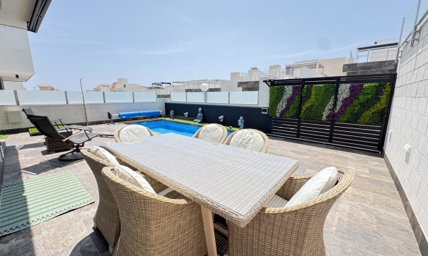 Återförsäljning - Fristående villa -
Villamartín