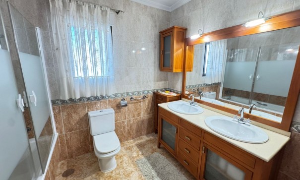 Återförsäljning - Radhus -
San Miguel de Salinas