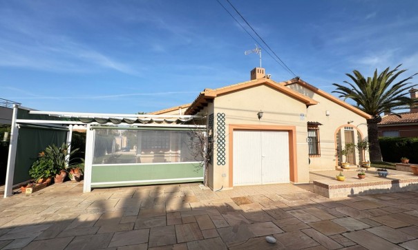 Resale - Freistehende Villa -
Cabo Roig
