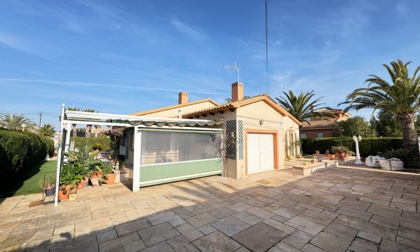 Resale - Freistehende Villa -
Cabo Roig