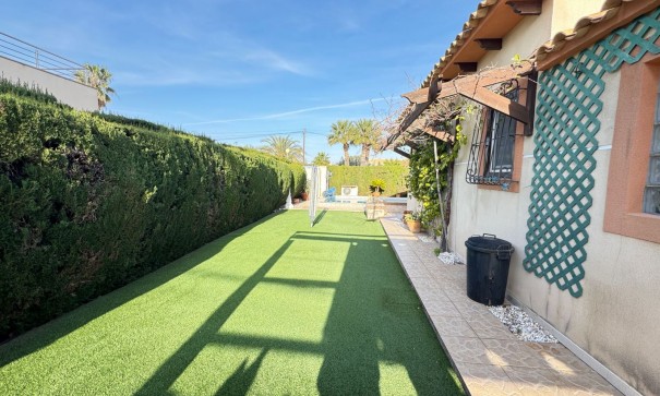 Resale - Freistehende Villa -
Cabo Roig