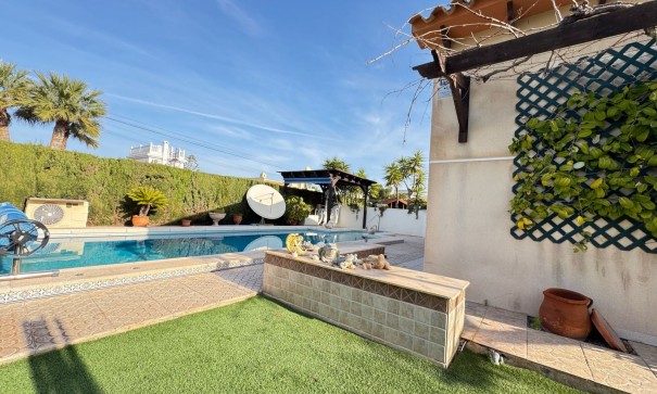 Resale - Freistehende Villa -
Cabo Roig