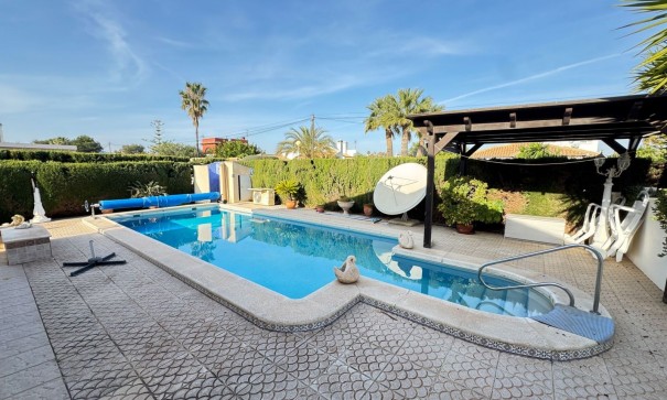 Resale - Freistehende Villa -
Cabo Roig
