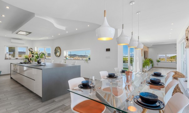 Resale - Freistehende Villa -
Torremendo