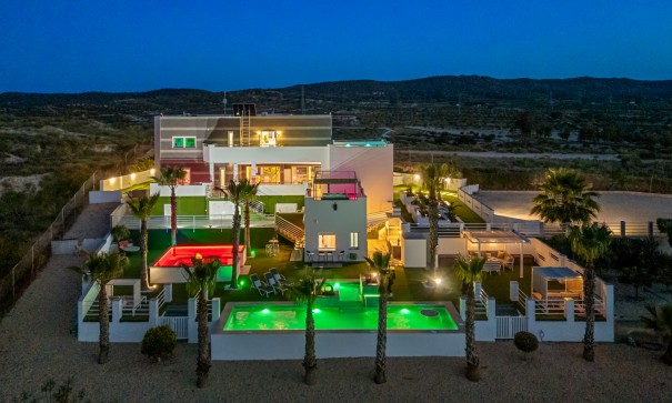 Resale - Freistehende Villa -
Torremendo