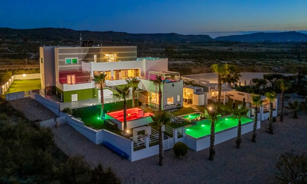 Resale - Freistehende Villa -
Torremendo