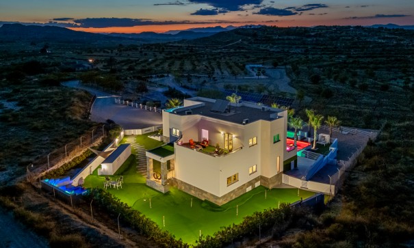 Resale - Freistehende Villa -
Torremendo