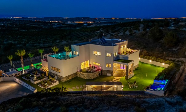 Resale - Freistehende Villa -
Torremendo