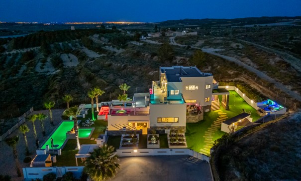 Resale - Freistehende Villa -
Torremendo