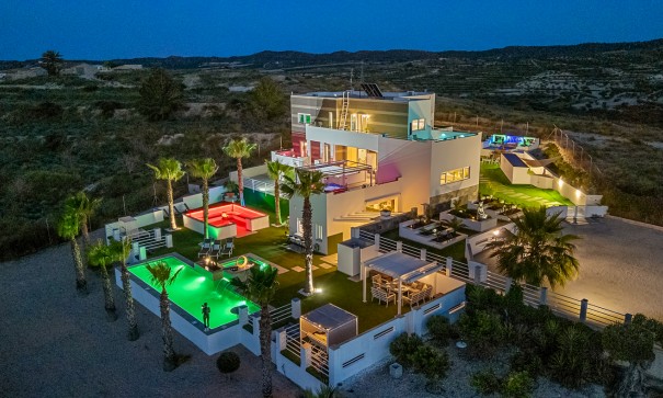 Resale - Freistehende Villa -
Torremendo