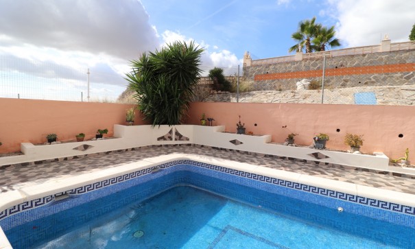 Sprzedaż - Willa wolnostojąca -
Fortuna