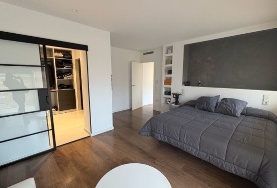 Revente - Appartement -
Elche