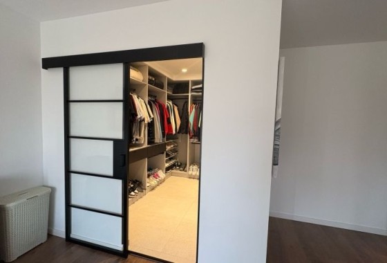 Revente - Appartement -
Elche