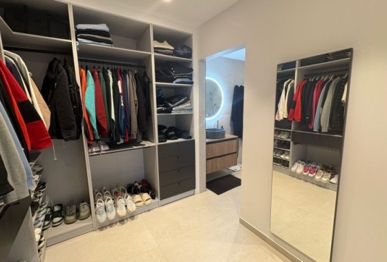 Revente - Appartement -
Elche