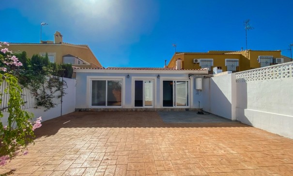 Videresalg - Villa -
Torrevieja - Aguas Nuevas