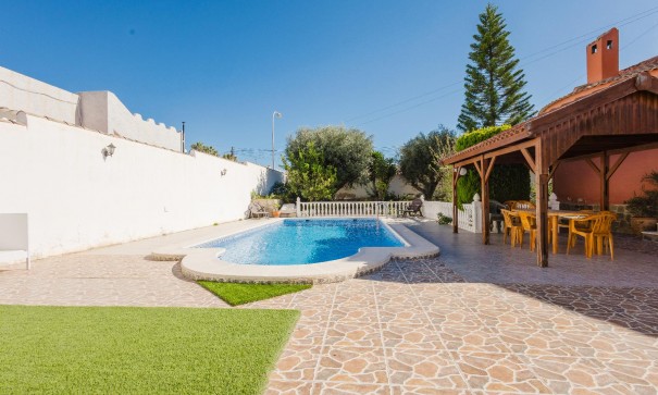 Herverkoop - Villa -
Torrevieja - La Siesta
