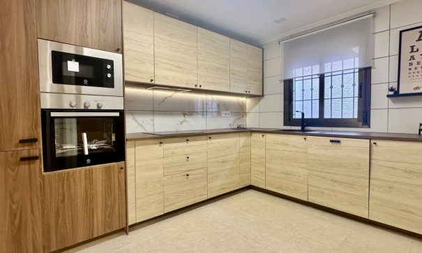 Herverkoop - Stadswoning -
San Miguel de Salinas