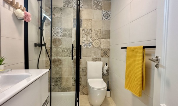 Herverkoop - Stadswoning -
San Miguel de Salinas