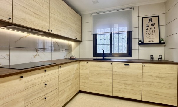 Herverkoop - Stadswoning -
San Miguel de Salinas