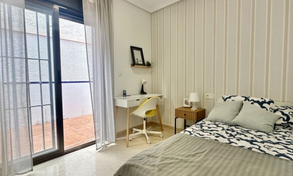 Herverkoop - Stadswoning -
San Miguel de Salinas