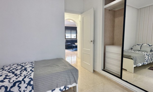 Herverkoop - Stadswoning -
San Miguel de Salinas