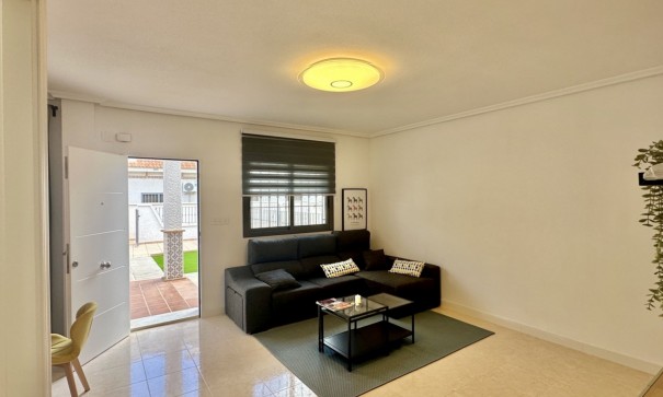 Herverkoop - Stadswoning -
San Miguel de Salinas