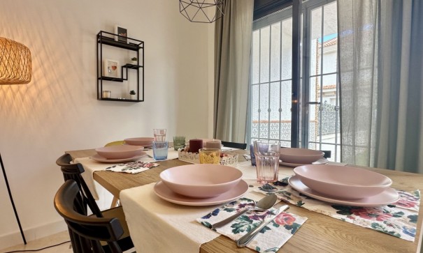 Herverkoop - Stadswoning -
San Miguel de Salinas