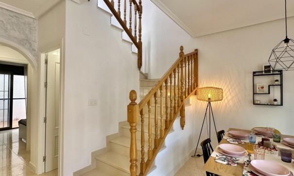 Herverkoop - Stadswoning -
San Miguel de Salinas