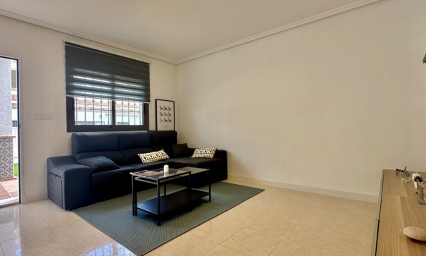 Herverkoop - Stadswoning -
San Miguel de Salinas