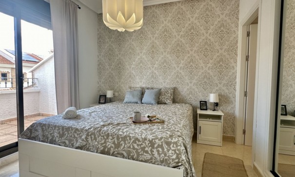 Herverkoop - Stadswoning -
San Miguel de Salinas