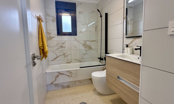 Herverkoop - Stadswoning -
San Miguel de Salinas