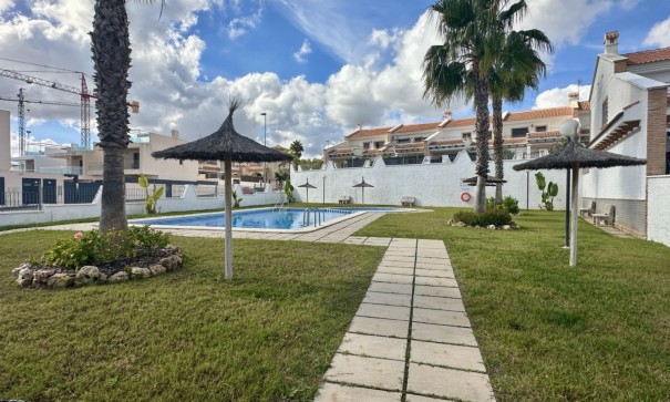 Herverkoop - Stadswoning -
San Miguel de Salinas