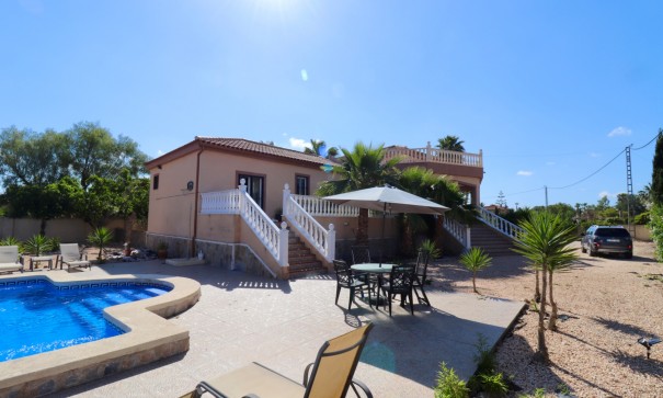 Herverkoop - Finca Landelijk pand -
Catral