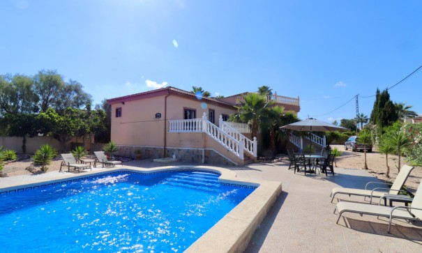 Herverkoop - Finca Landelijk pand -
Catral