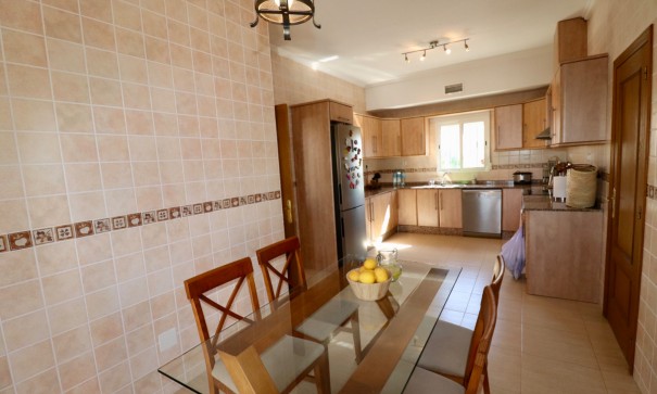 Herverkoop - Finca Landelijk pand -
Catral