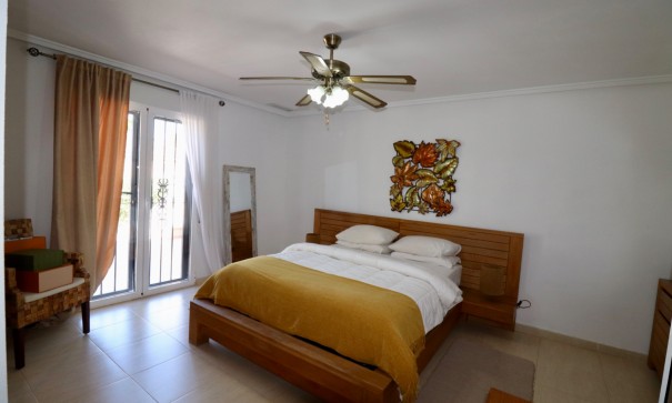 Herverkoop - Finca Landelijk pand -
Catral