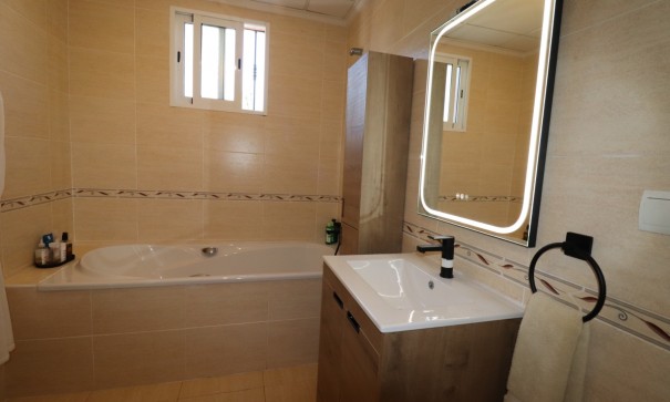 Herverkoop - Finca Landelijk pand -
Catral