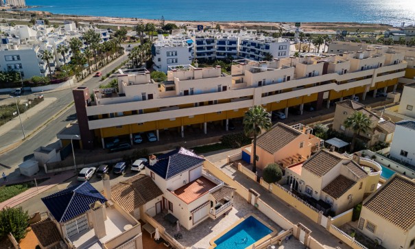 Venta - Chalet Independiente -
Playa Flamenca - Montilla