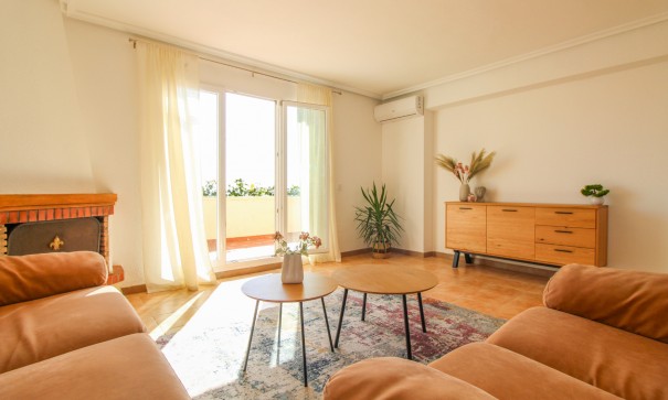 Herverkoop - Apartement Flat -
Punta Prima - Beachside