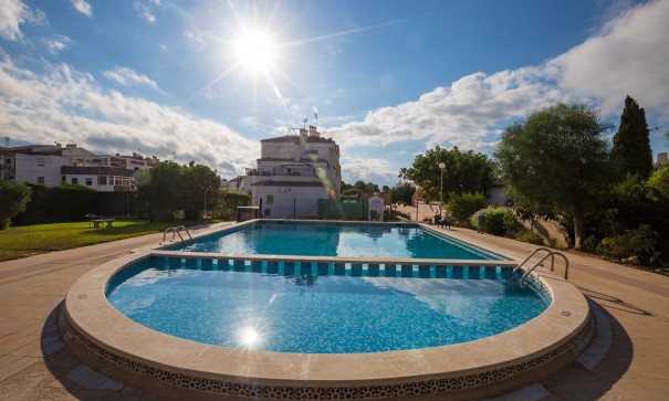 Herverkoop - Apartement Flat -
Punta Prima - Beachside