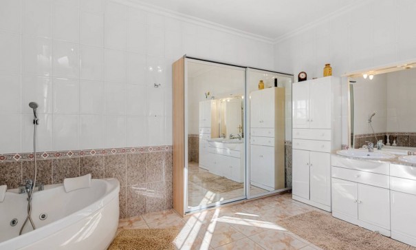 Återförsäljning - Finca lantlig egendom -
Los Montesinos